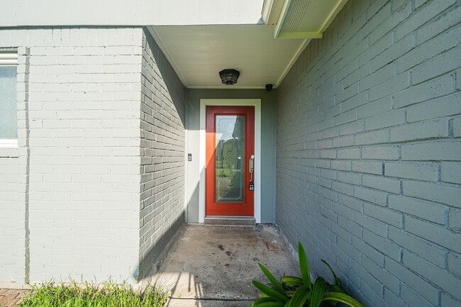 Building Photo - 10422 Gulfstream Ln