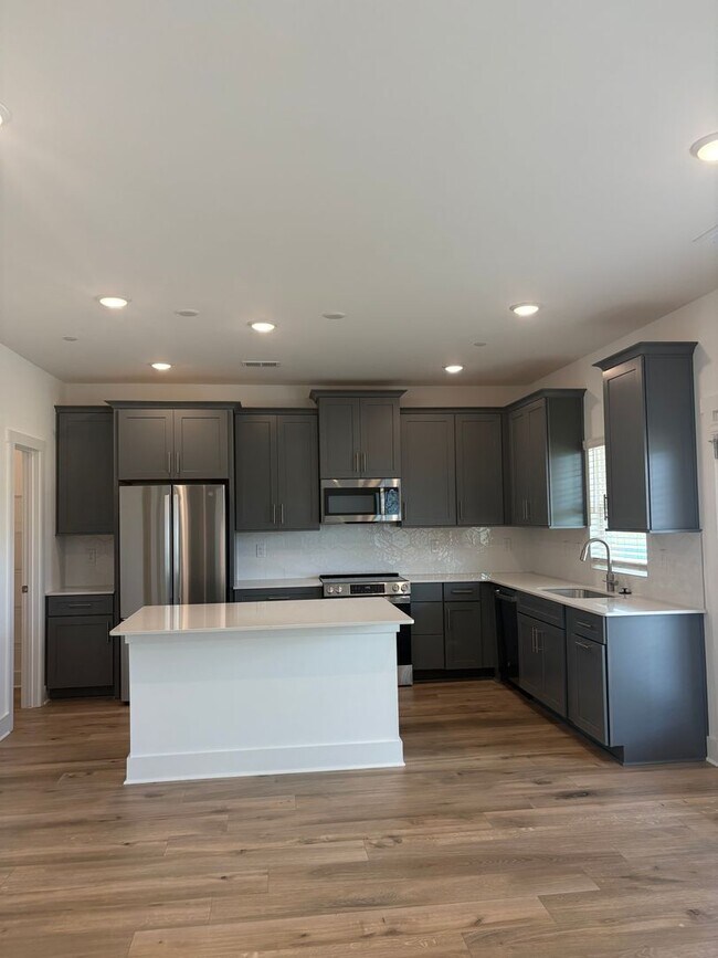 Foto del edificio - New Construction | Covered Deck + Open Living | Columbia, TN