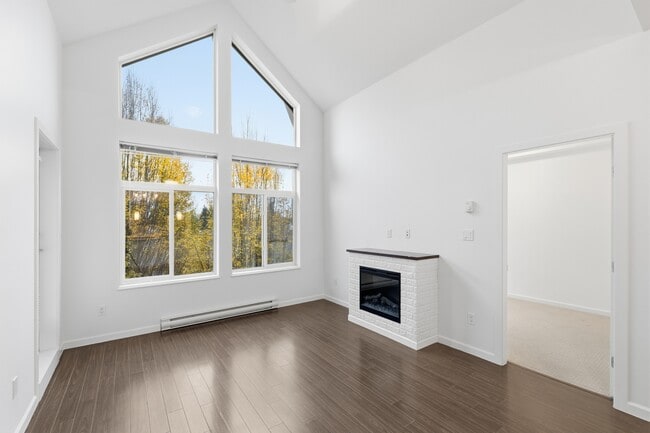 Photo du bâtiment - 15388-15101 101 Ave