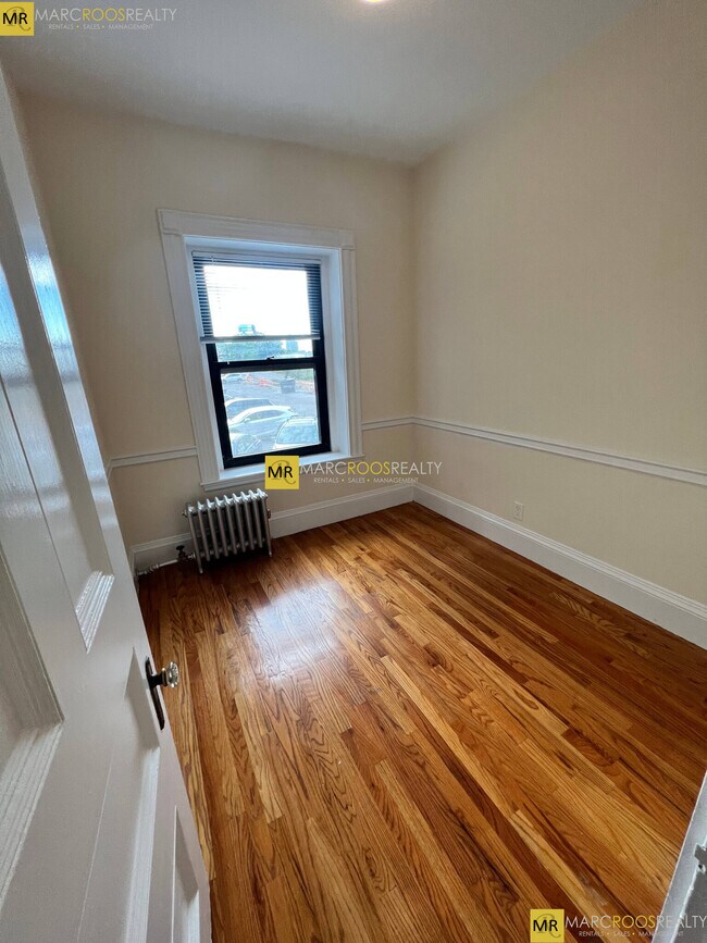 Building Photo - 506 Beacon St