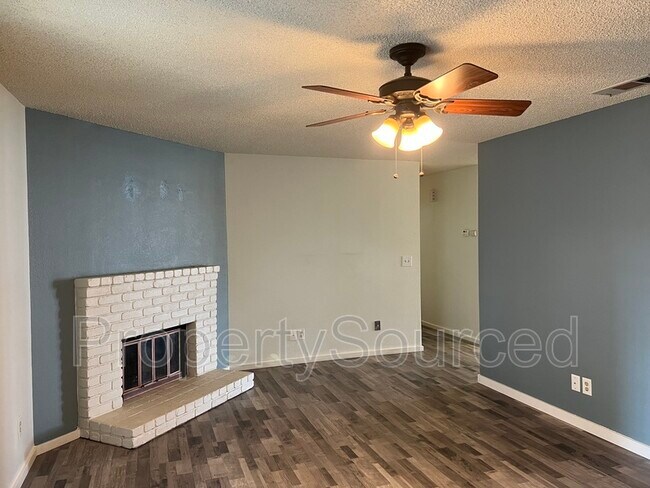 Building Photo - 758 Canterbury Way