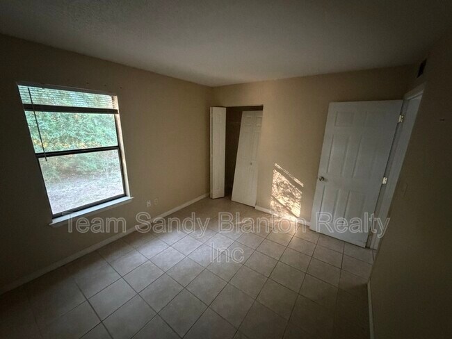 Foto del edificio - 6823 Tiki Ln