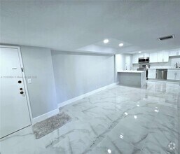 Building Photo - 3710 Inverrary Dr