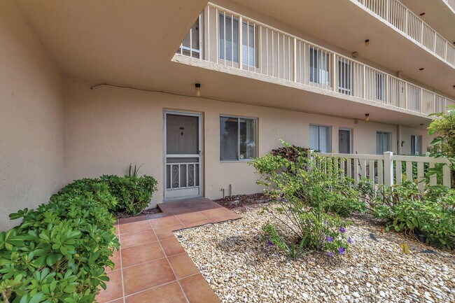 Foto del edificio - 6795 Huntington Ln