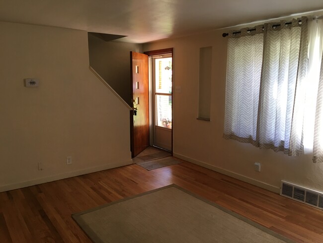 Foto del edificio - 1035 Amherst St