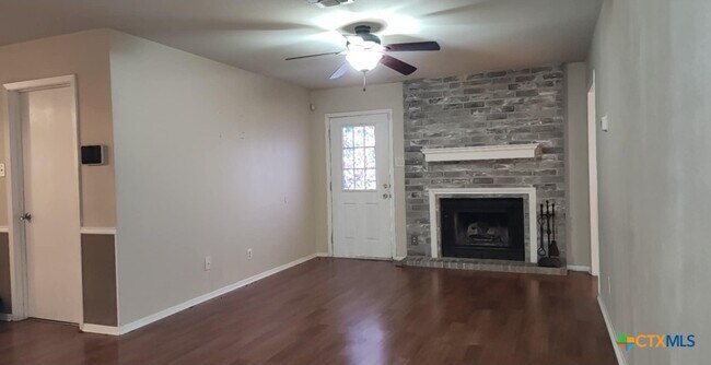 Building Photo - 413 Stone Gate Dr