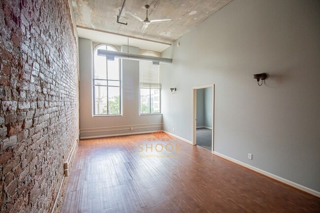 Building Photo - 102 N 3rd St
