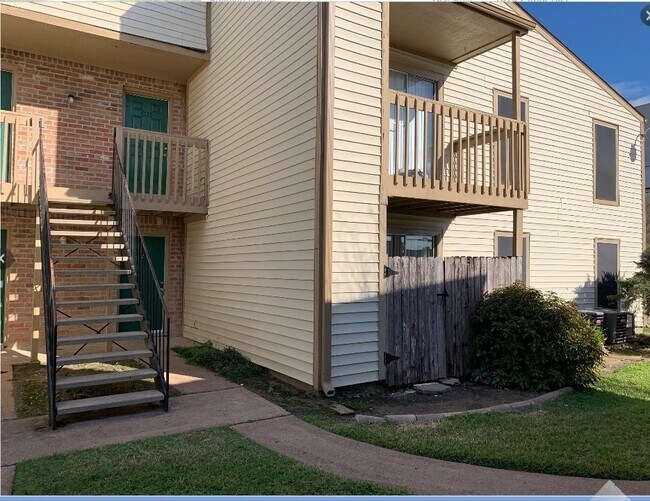 Foto del edificio - 2200 Cypress Landing Rd