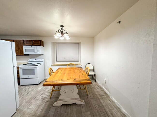 Foto del edificio - 728 W 1720 N