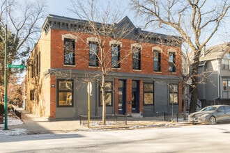 Building Photo - 2028 N Oakley Ave