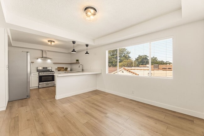 Building Photo - 100 N El Molino St