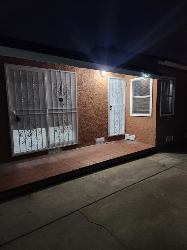Foto del edificio - 10916 Acacia Ave