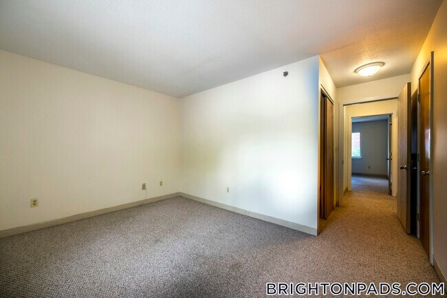 Building Photo - 152 N Beacon St