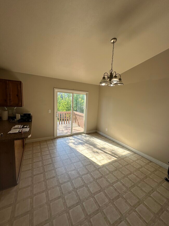 Dining area - 2113 N 550 W
