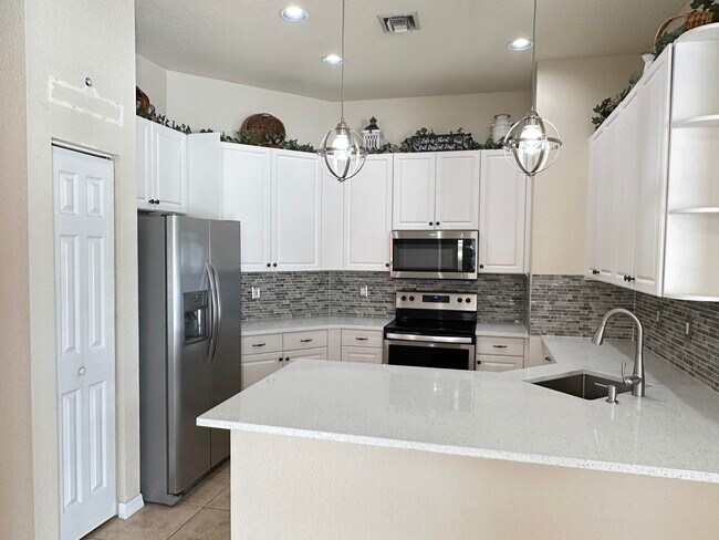 Building Photo - 5542 Boynton Gardens Dr