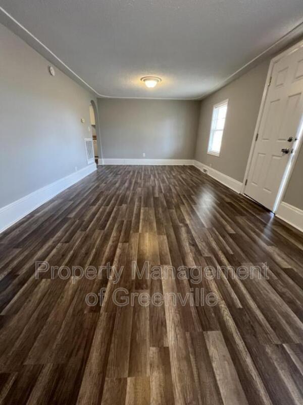 Foto del edificio - 712 Old Grove Rd
