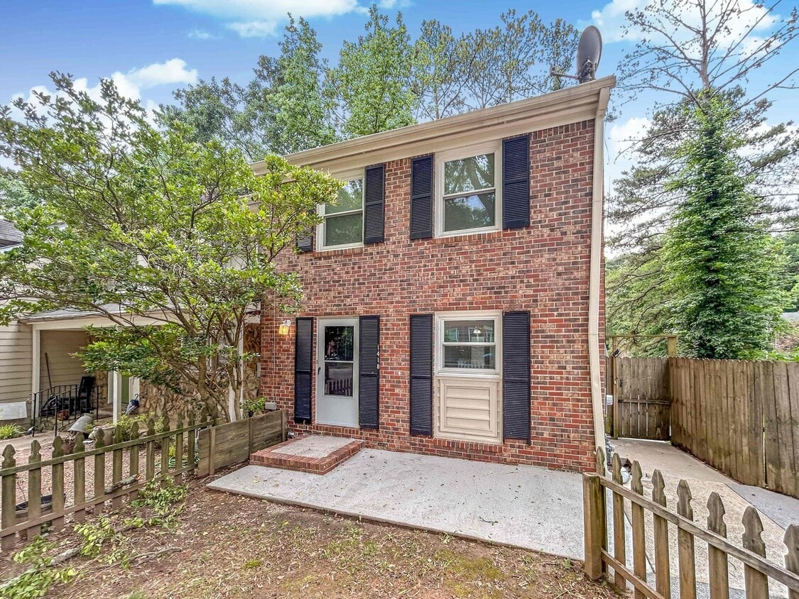 Primary Photo - Spacious 2 BR/2.5 BA Townhome in Marietta ...
