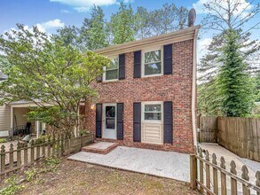 Building Photo - 1418 Twin Branches Cir SE