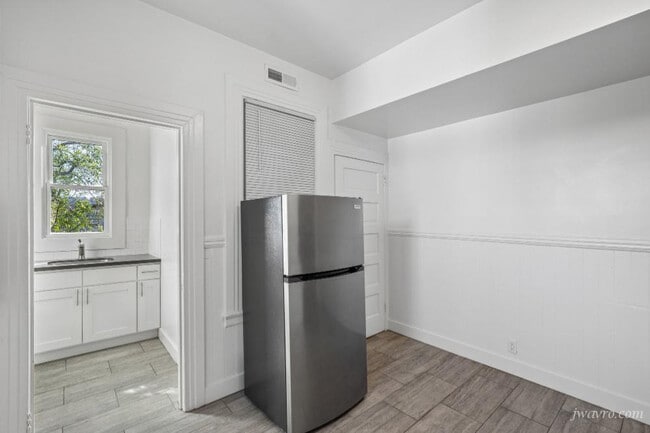 Photo - 629 Capp St Apartment