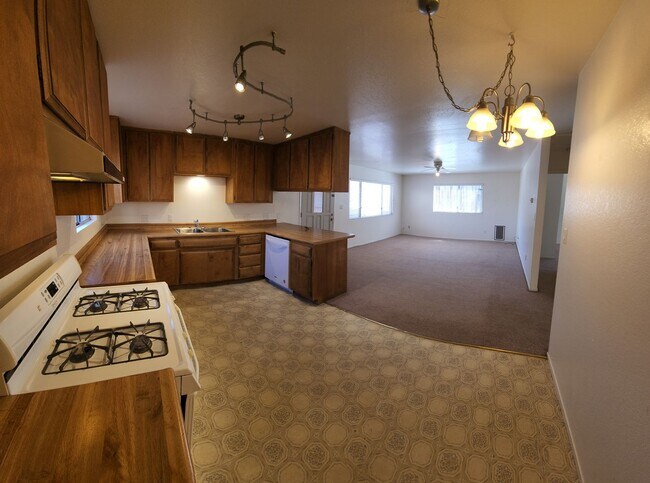 Foto del edificio - A Surfer's dream!! Short distance to the beach!!