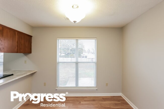 Foto del edificio - 5850 Waverly Dr