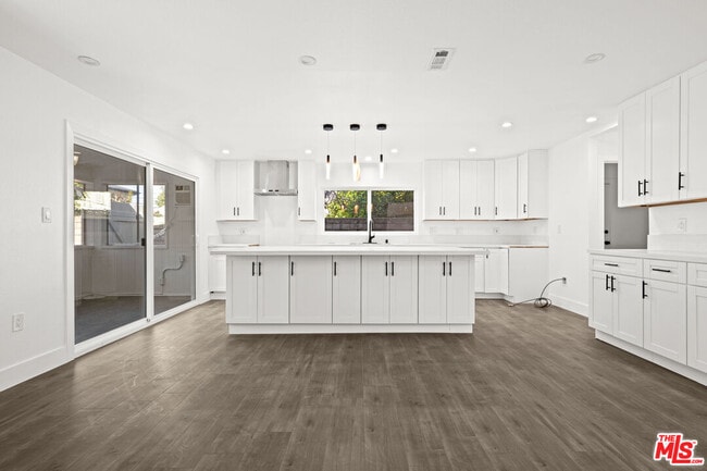 Foto del edificio - 6257 Lindley Ave