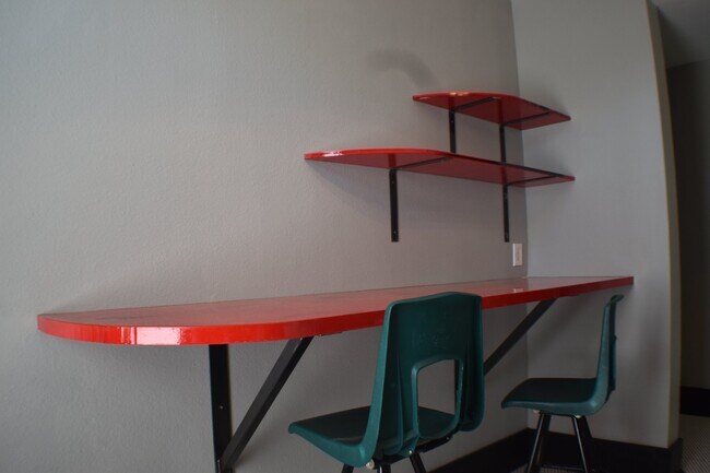 Foto del edificio - 305 W 2nd St