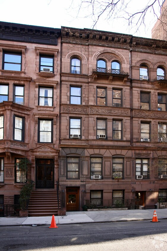 Foto principal - 127 W 70th St