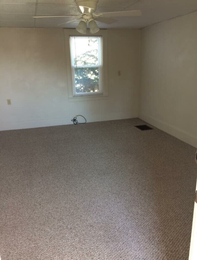 Foto principal - 37 Elkin Ave