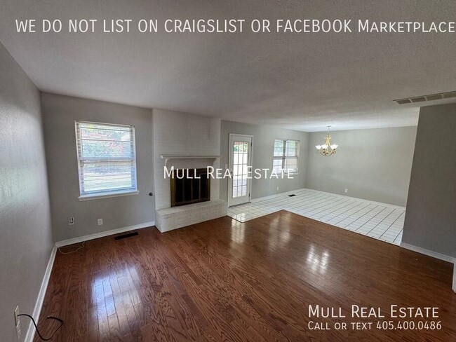 Building Photo - 1622 Chaucer Dr