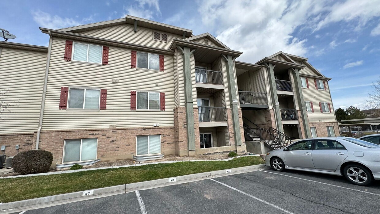 Primary Photo - 3 bedroom 2 bath!! Available Now!!