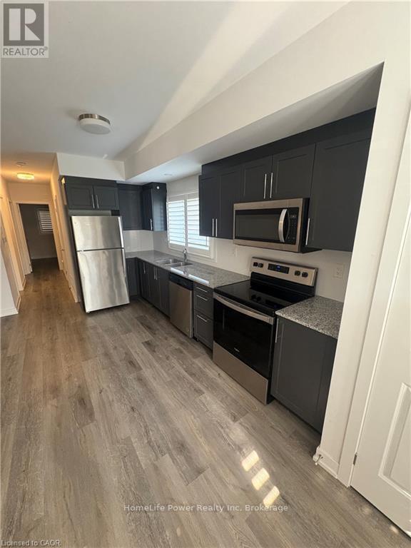 Building Photo - 205 W Oak Trl