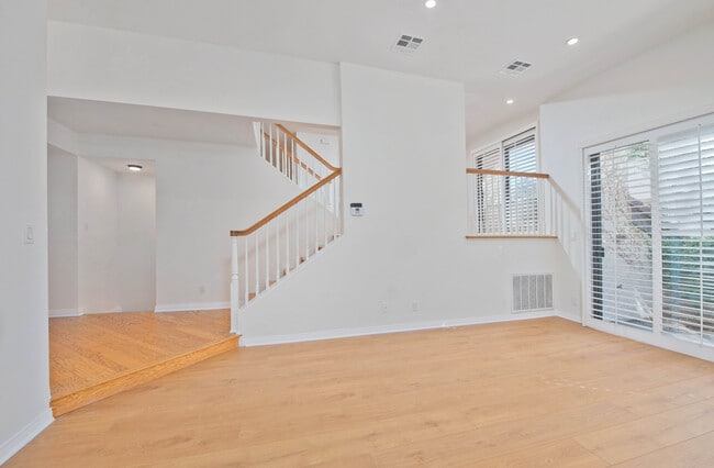 Building Photo - 5757 Owensmouth Ave