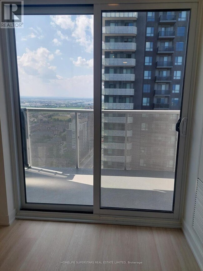 Photo du bâtiment - 5105-5105 Hurontario St