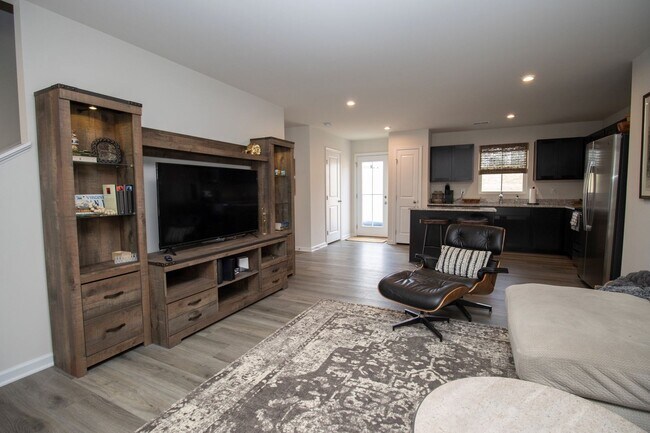 Building Photo - 3 Bedroom, 2.5 Bathroom - Available NOW!