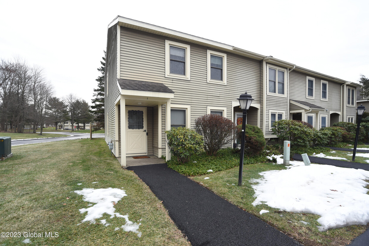 1 Bennington Way, Clifton Park, NY 12065 Townhome Rentals in Clifton