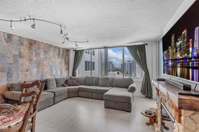 Building Photo - 5401 Collins Ave