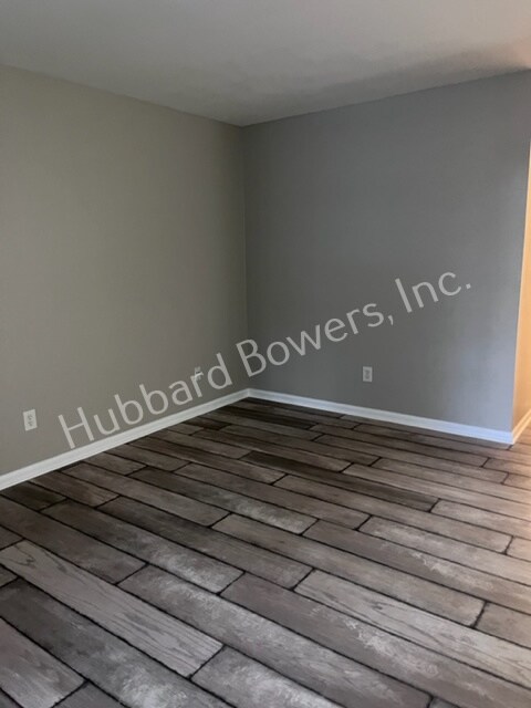 Building Photo - 2920 Chatsworth Rd