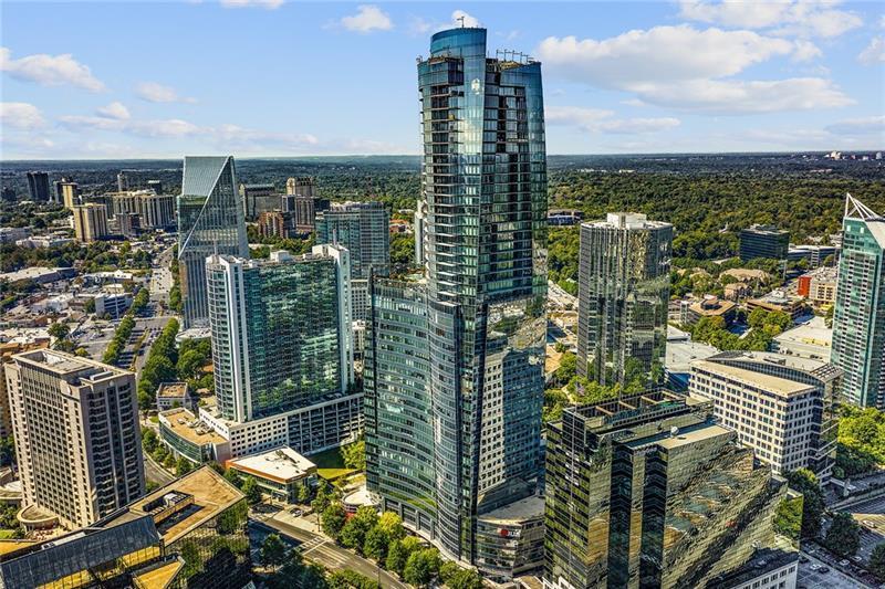 Foto principal - 3344 Peachtree Rd NE