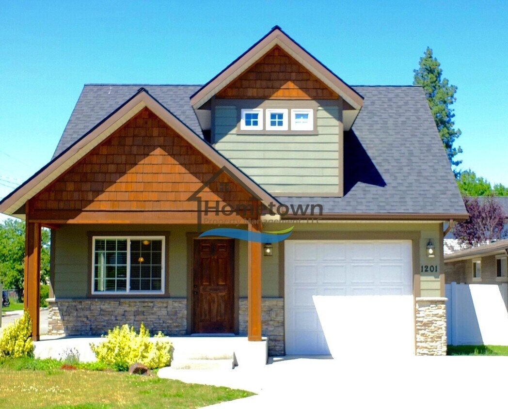 Foto principal - 2 Bedroom, 2 Bathroom Home w/Garage & Fenc...