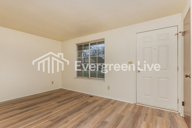 Foto del edificio - 5989 Chatsworth Dr