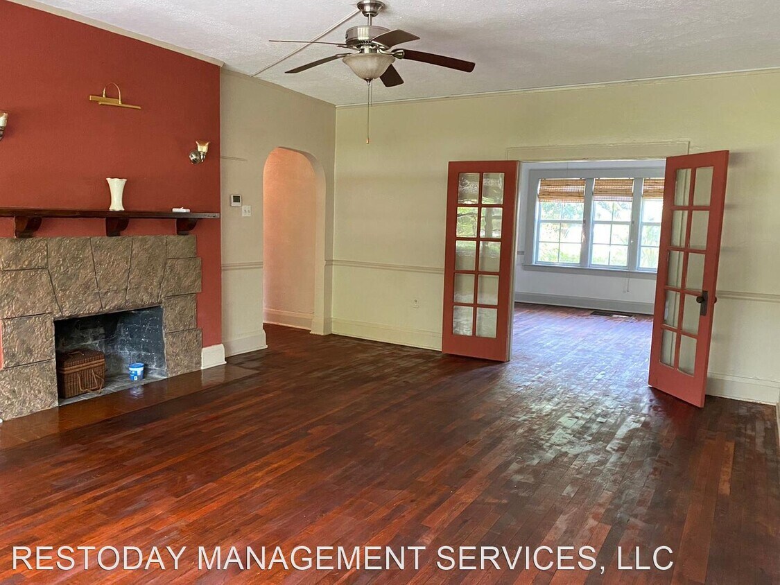 Building Photo - 2605 St Lucie Blvd