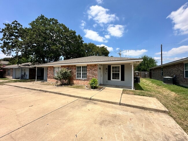 Building Photo - 1904 Sbisa Way