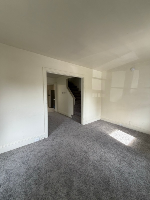 Building Photo - 617 E Chestnut St