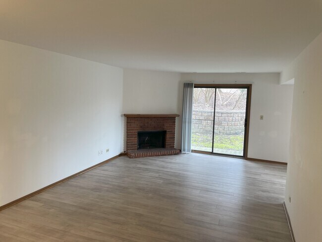 Building Photo - 5352 Newport Dr