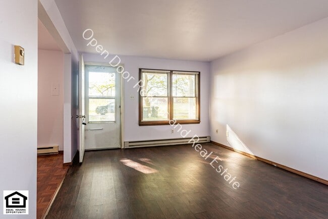 Building Photo - 701-703 Lake Ave