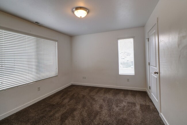 Photo - End Unit in Bluffdale Townhome
