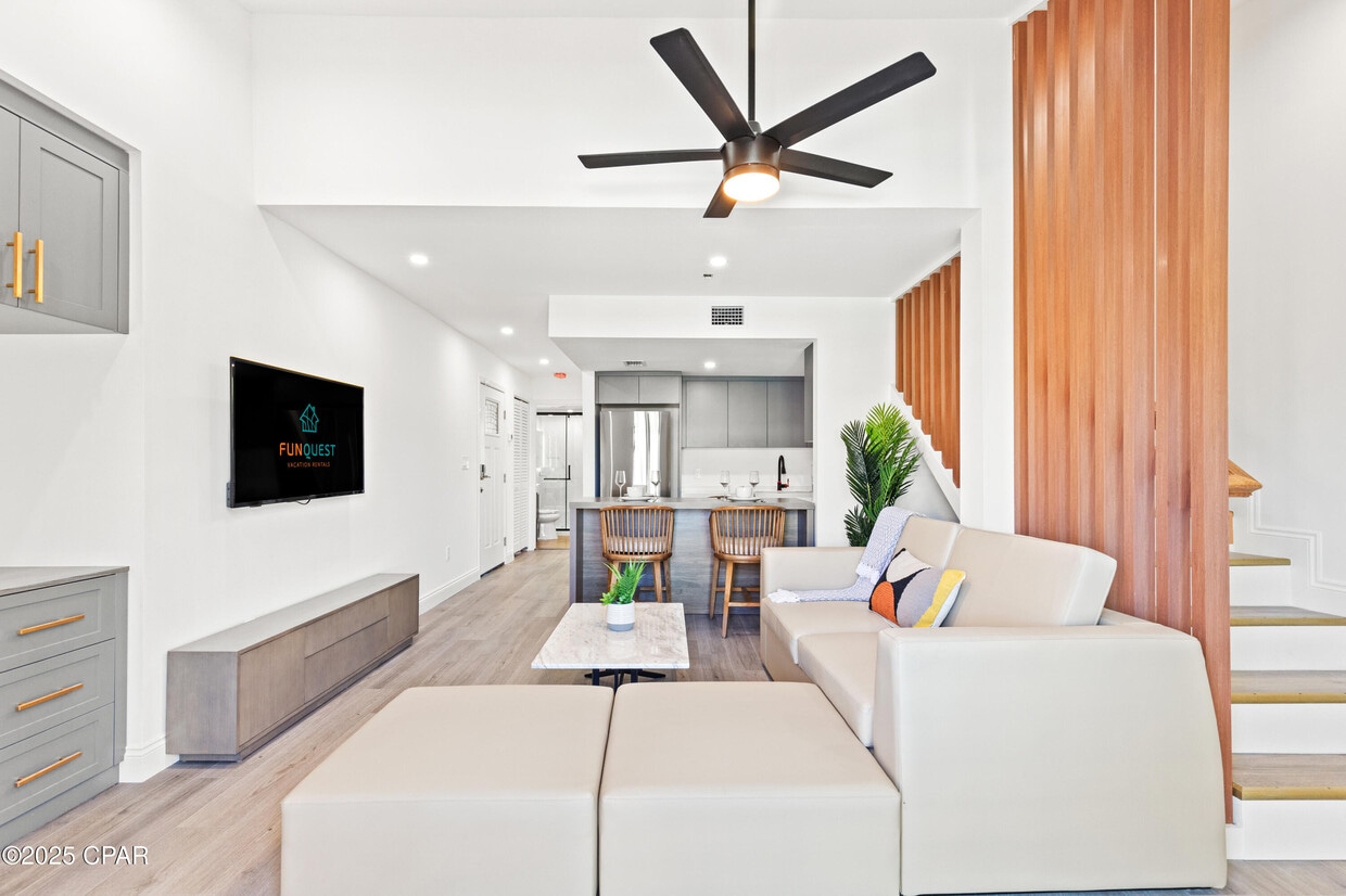 Foto principal - 8115 Thomas Dr