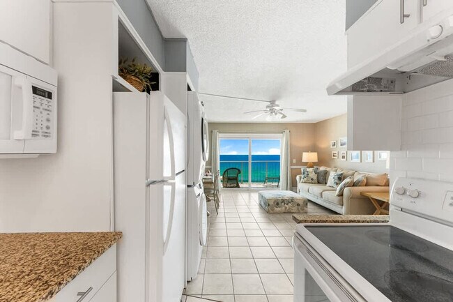 Building Photo - 8743 Thomas Dr