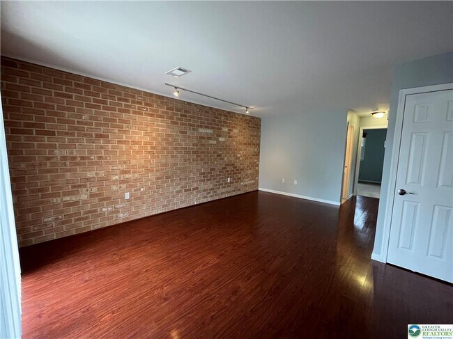 Foto del edificio - 4053 Vaughn St
